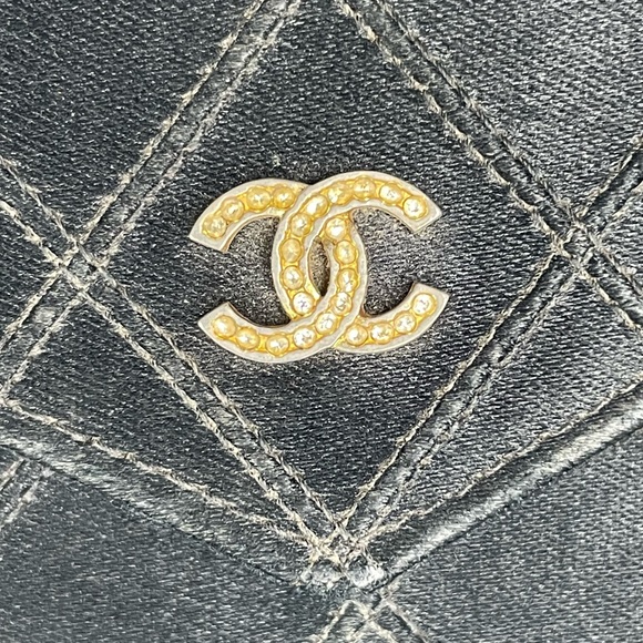 Chanel compact diamond quilted wallet - Picture 9 of 15